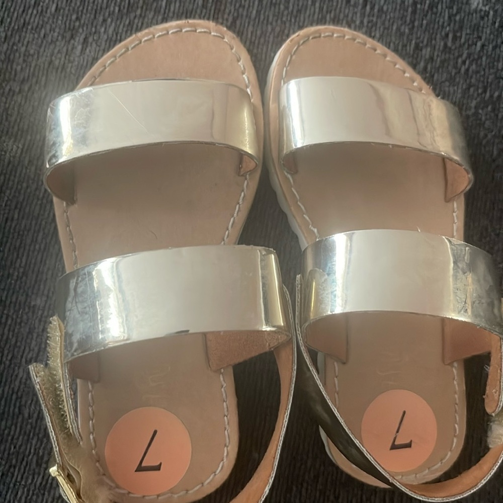 Cynthia rowley size 7C girls sandals. Gold